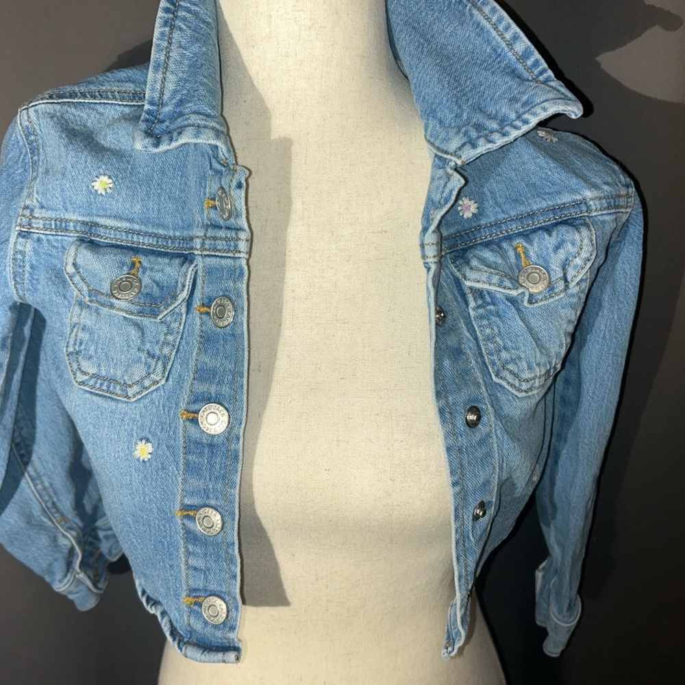 Cat & Jack Girls Denim Jacket S 6/7 Embroidered Daisies Spring Easter Layer
